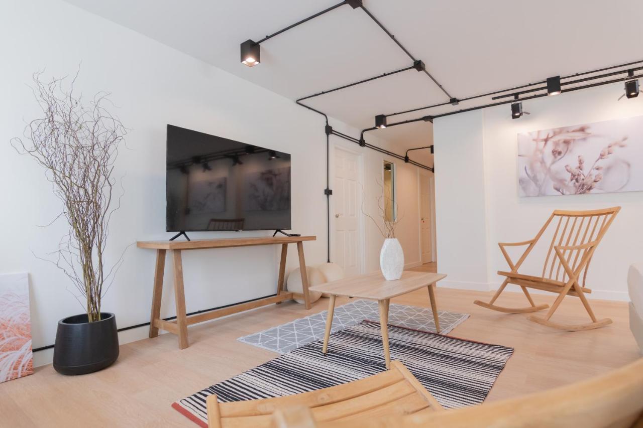 Mini-Me Hubs, Charm Suites & Pool In Old City Chiang Mai Luaran gambar