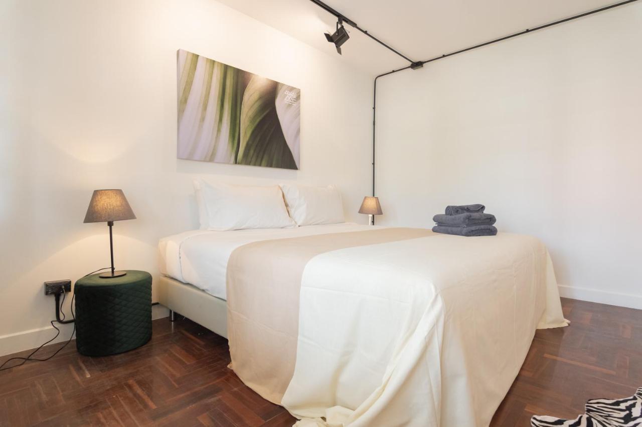 Mini-Me Hubs, Charm Suites & Pool In Old City Chiang Mai Luaran gambar