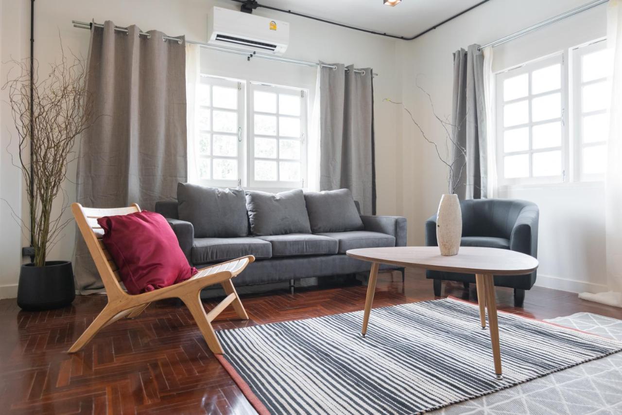 Mini-Me Hubs, Charm Suites & Pool In Old City Chiang Mai Luaran gambar