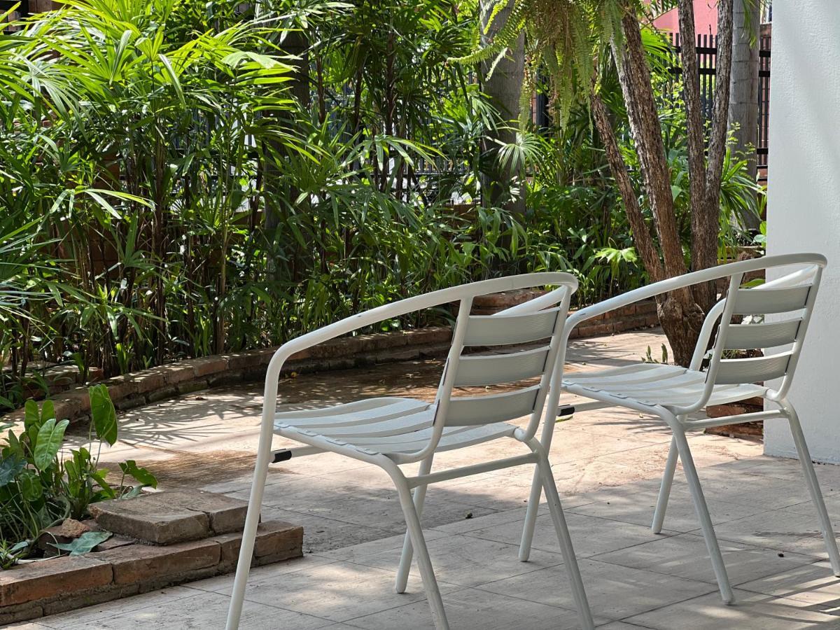 Mini-Me Hubs, Charm Suites & Pool In Old City Chiang Mai Luaran gambar