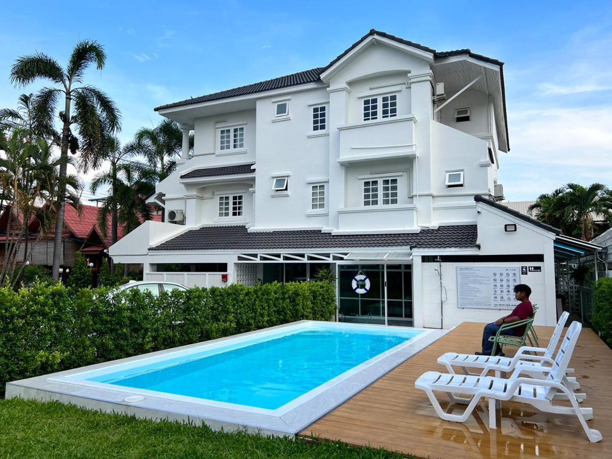 Mini-Me Hubs, Charm Suites & Pool In Old City Chiang Mai Luaran gambar