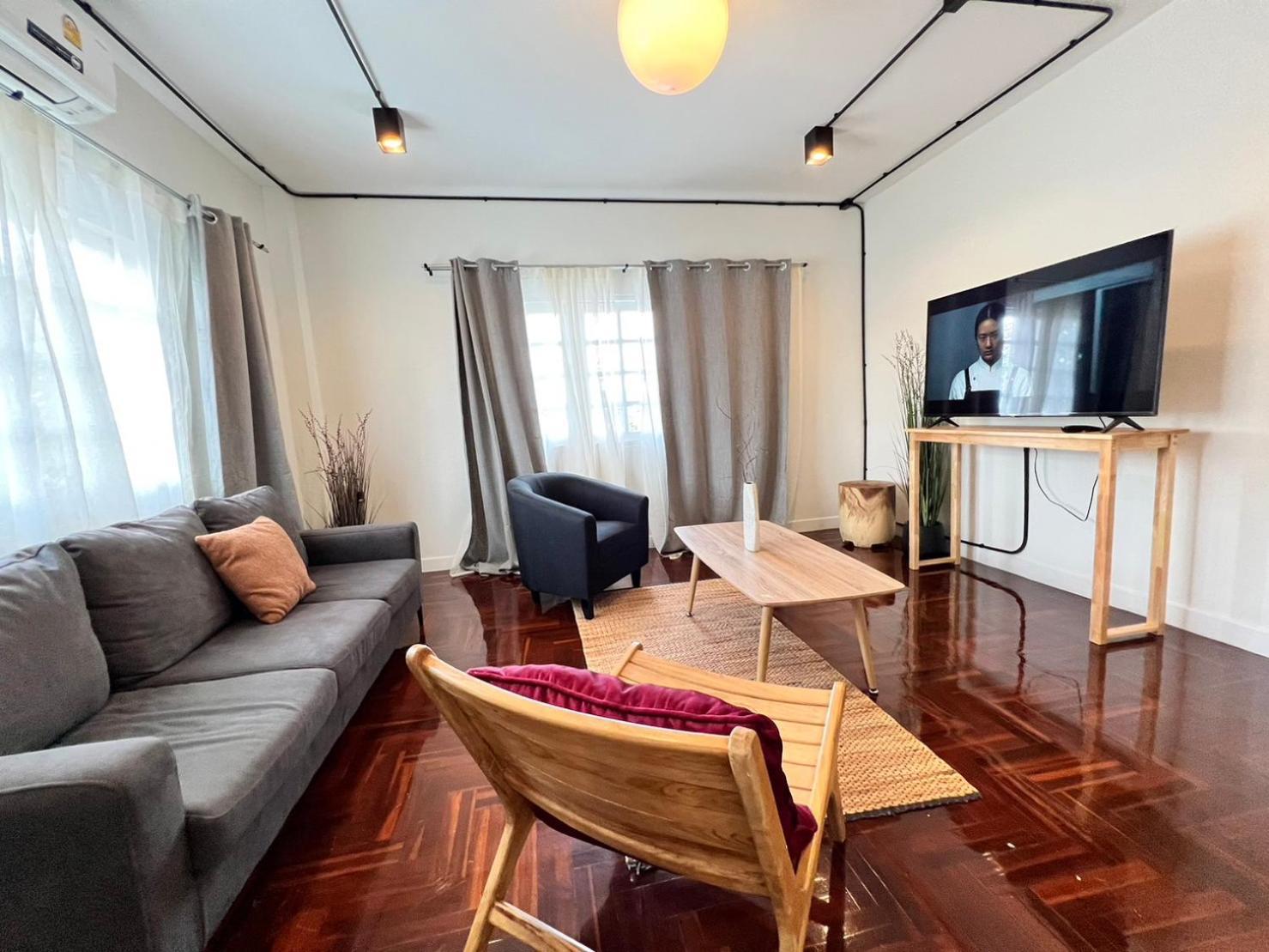 Mini-Me Hubs, Charm Suites & Pool In Old City Chiang Mai Luaran gambar