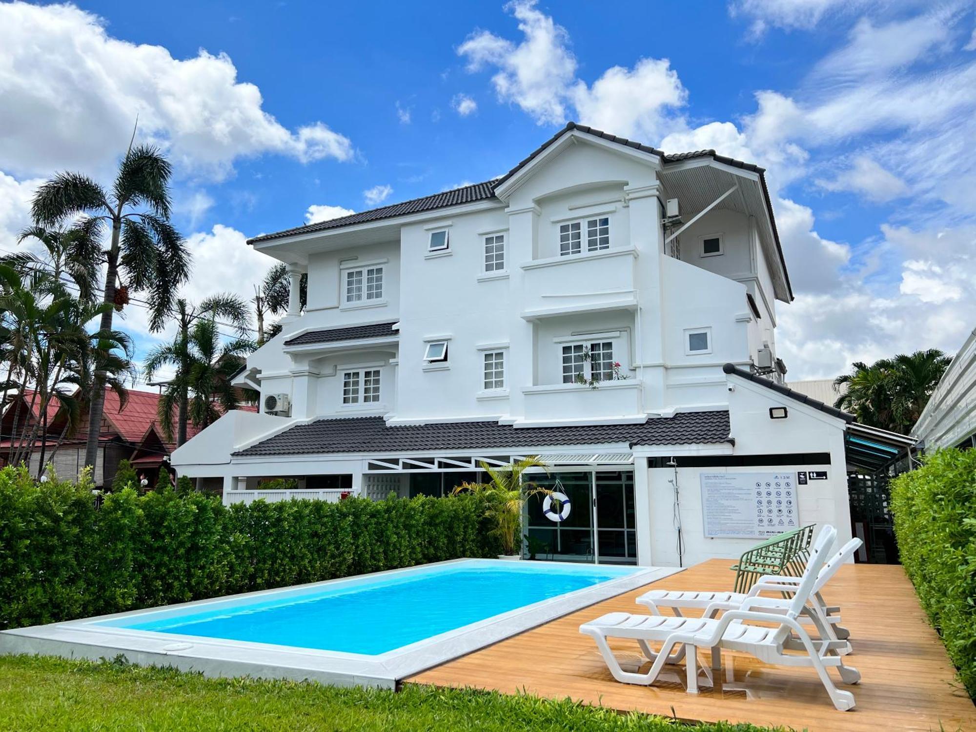Mini-Me Hubs, Charm Suites & Pool In Old City Chiang Mai Luaran gambar